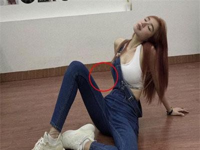 Elly Trần nhập hội siêu năng lực “bẻ cong vạn vật”, đăng một tấm hình khoe vòng eo con kiến cũng phải bóp đến méo cả tường!