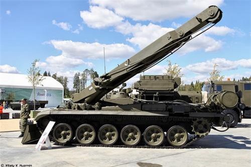 Việt Nam nhận phương tiện tác chiến đặc biệt đi kèm xe tăng T-90S