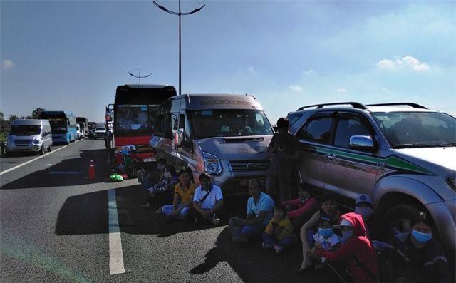 7 ô tô tông liên hoàn, cao tốc TP HCM - Trung Lương ùn tắc kéo dài