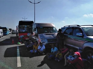7 ô tô tông liên hoàn, cao tốc TP HCM - Trung Lương ùn tắc kéo dài