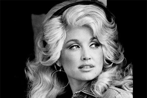 “Người phụ nữ đẹp bất chấp tuổi tác” trang điểm… cả khi đi ngủ