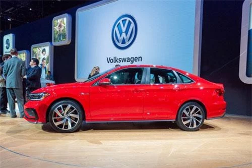 10. Volkswagen Jetta GLI S 2019 (giá khởi điểm: 25.995 USD).
