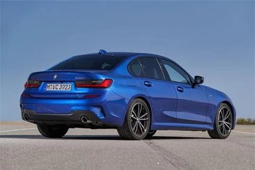 3. BMW 330i 2019 (giá khởi điểm: 40.250 USD).