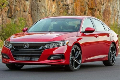 4. Honda Accord 2019 (giá khởi điểm: 23.720 USD).