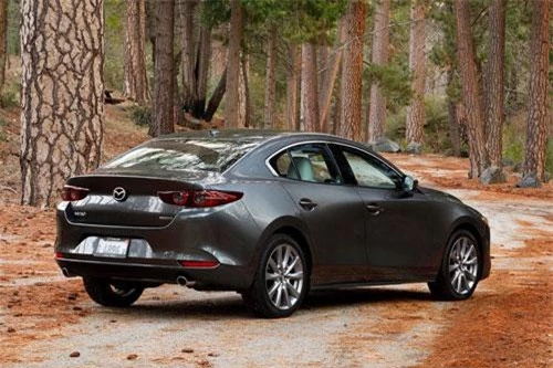 7. Mazda 3 Sedan 2019 (giá khởi điểm: 21.000 USD).