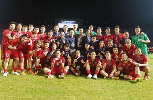 ĐT Việt Nam nhận thưởng nóng từ VFF