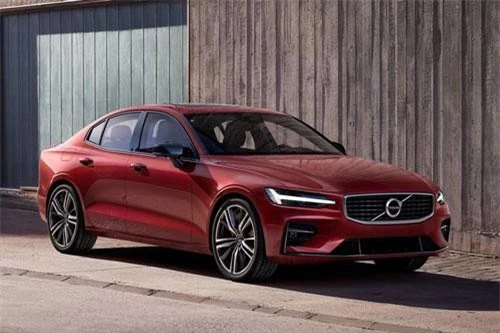 9. Volvo S60 2019 (giá khởi điểm: 35.800 USD).
