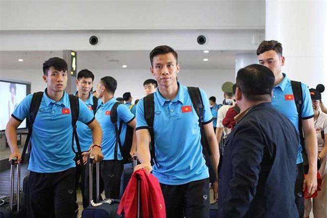 Đội tuyển Việt Nam tức tốc về nước, Công Phượng phải ở lại vì sự cố bất ngờ