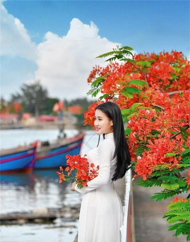 Cô gái xinh đẹp thả hồn trên con đường hoa phượng đỏ Hải Phòng - 7