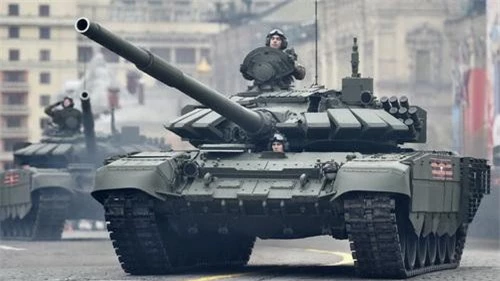 Xe tăng chiến đấu chủ lực T-72B3 của Nga trong một cuộc duyệt binh