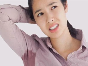 Bí quyết ngăn chặn đổ mồ hôi nhiều dưới cánh tay vào những ngày hè quá nóng bức