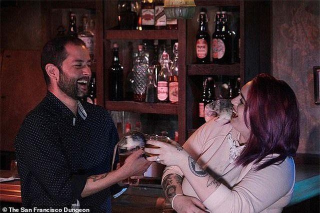 Chi tiền triệu để uống cocktail cùng … chuột cống