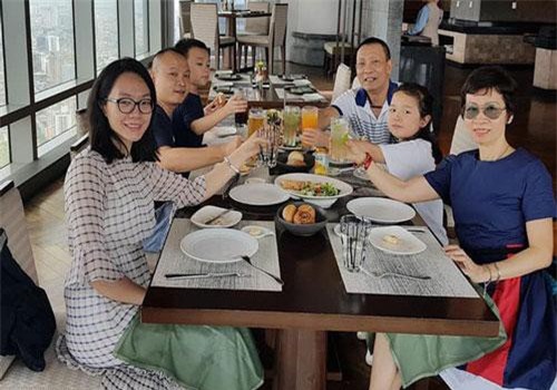 Lại Văn Sâm "phá lệ" khoe ảnh đại gia đình trong ngày sinh nhật