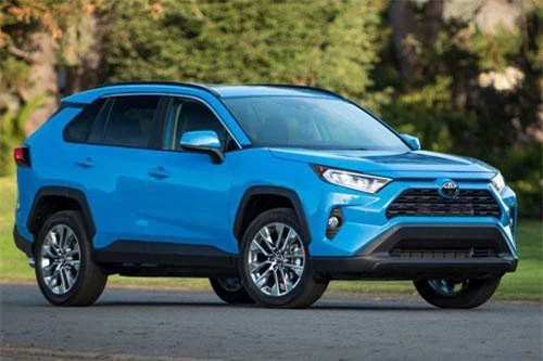 4. Toyota RAV4 (doanh số: 161.458 chiếc).