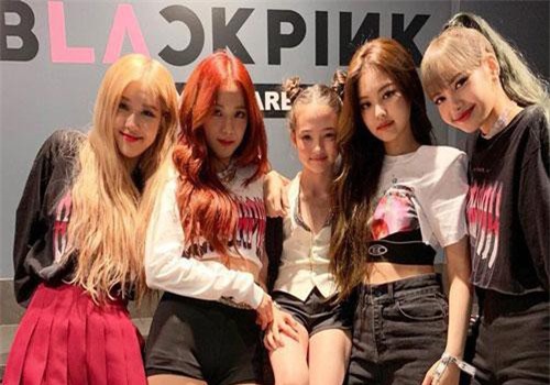 Giống hệt Jennie, mẫu nhí 11 tuổi đẹp nhất thế giới được cưng chiều như... thành viên thứ 5 của BLACK PINK vậy