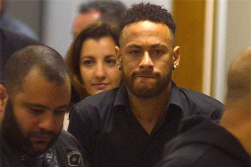 Ít chơi bóng, Neymar rớt giá không phanh