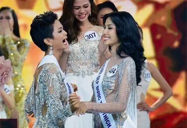 Sau hơn 1 năm, cuộc sống của bộ ba Hoa hậu Hoàn Vũ Việt Nam 2017 thay đổi bất ngờ