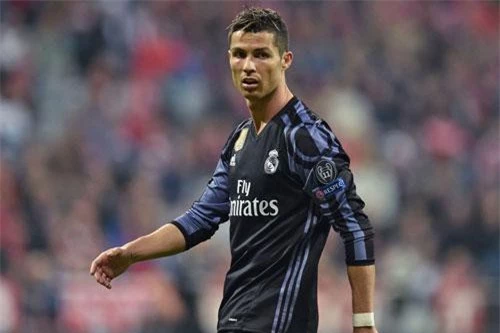 9. Cristiano Ronaldo (M.U sang Real Madrid năm 2009, 94 triệu euro).