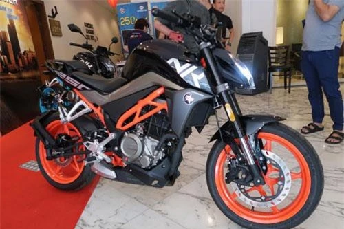 CF Moto 250 NK 2019.