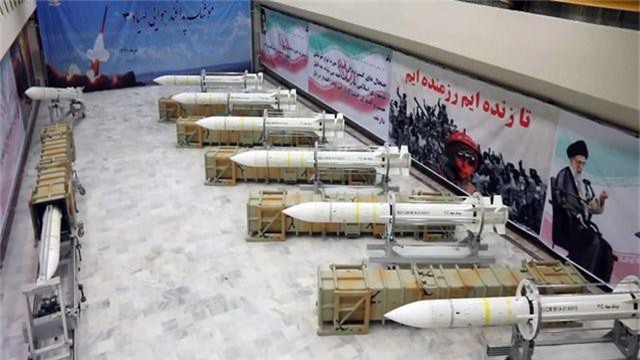Iran khoe tên lửa “sát thủ” giữa lúc căng thẳng với Mỹ - 1