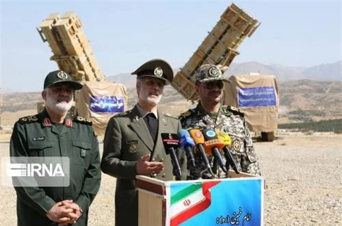 Hồi cuối tuần trước, Quân đội Iran lần đầu tiên công bố hệ thống phòng không tầm xa tự chế tạo mang tên Khordad 15. 
