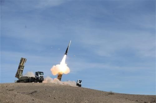 Thán phục tên lửa phòng không “cây nhà lá vườn” của Iran