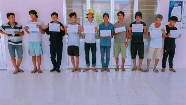 V&#x129;nh Long: B&#x1EAF;t nh&#xF3;m thanh ni&#xEA;n ph&#xEA; ma t&#xFA;y, ph&#xE1;t hi&#x1EC7;n &#x111;&#x1ED1;i t&#x1B0;&#x1EE3;ng &#x111;ang tr&#x1ED1;n truy n&#xE3;