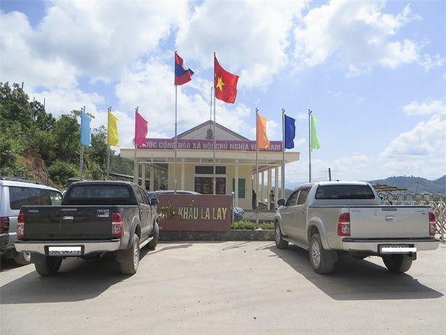 Kỷ luật 5 cán bộ hải quan nhận tiền “làm luật”