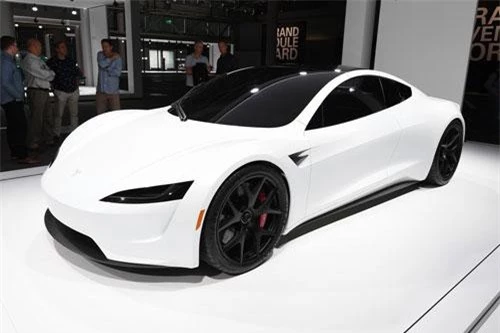 8. Tesla Roadster (vận tốc tối đa: 402 km/h).