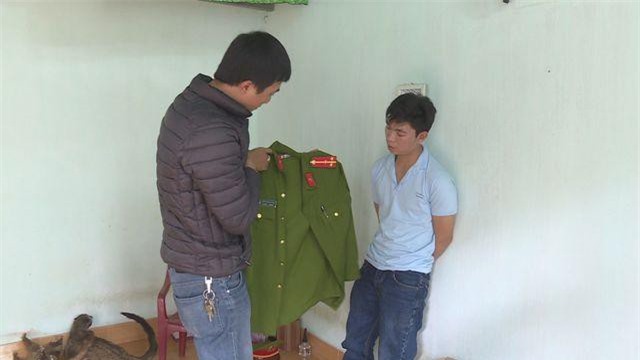 &#x110;&#x1EAF;k L&#x1EAF;k: Truy t&#x1ED1; &#x111;&#x1ED1;i t&#x1B0;&#x1EE3;ng &#x111;&#xF3;ng gi&#x1EA3; c&#xF4;ng an l&#x1EEB;a t&#xEC;nh, ti&#x1EC1;n c&#x1EE7;a ph&#x1EE5; n&#x1EEF;