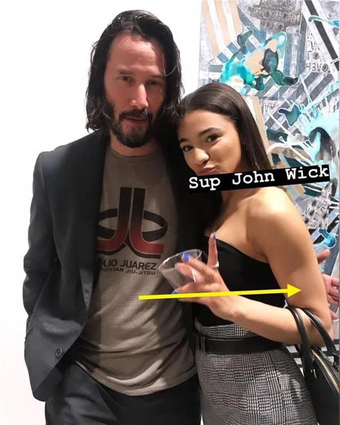 Chỉ cần nhìn hành động này của Keanu Reeves cũng đủ chứng minh "nhân cách vàng" của quý ông lịch thiệp bậc nhất Hollywood - Ảnh 3.