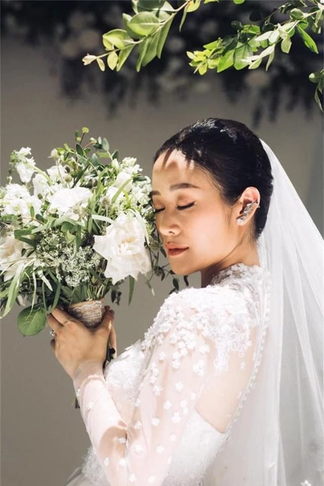 MC Phí Linh chính thức tung ảnh cưới, xác nhận chuyện lên xe hoa là thật nhưng nhất quyết không chịu lộ danh tính chú rể - Ảnh 2.
