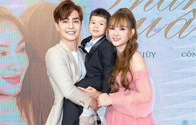 Con trai Thu Thủy không ngại gọi tình trẻ của mẹ là bố