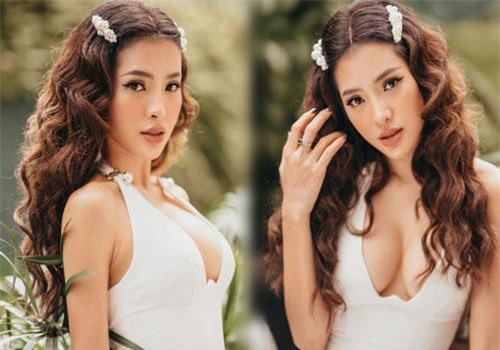 Vừa khoe ảnh bikini sexy ở Mỹ, Phương Trinh Jolie đã gây "nhức mắt" vì vòng một ngồn ngộn