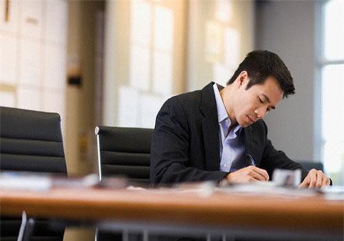 Tới nhà anh trai chơi, tôi ngớ người khi nghe anh chị to tiếng với nhau, càng choáng hơn khi thấy mâm cơm trên bàn