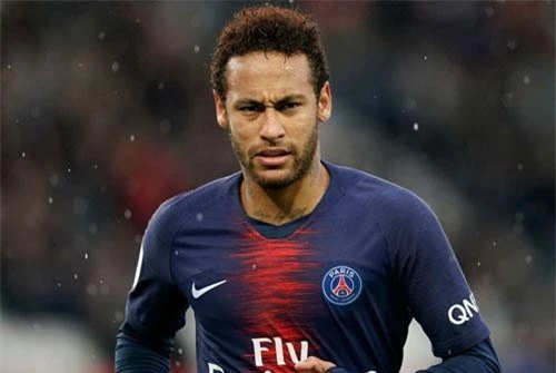 3. Neymar (PSG). Tổng thu nhập: 105 USD/năm.