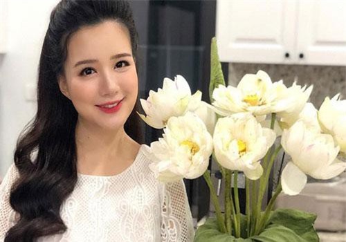 Xứng danh "bà mẹ siêu nhân", MC Minh Trang gia nhập hội mang bầu lần 4, cách cô báo tin cũng hết sức đặc biệt