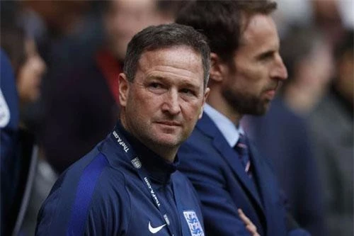 6. Steve Holland (trợ lý HLV ĐT Anh).