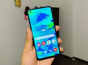 Mở hộp và trên tay Samsung Galaxy M40 vừa ra mắt