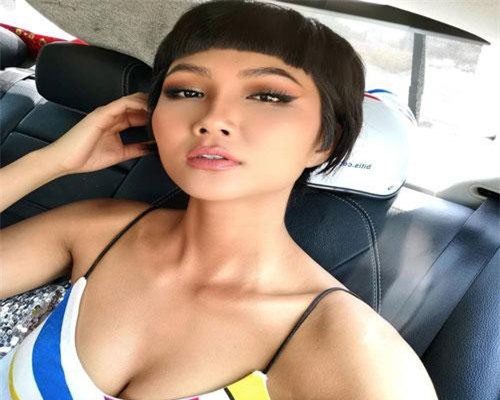 Fan phát sốt vì ảnh H'Hen Niê o ép vòng 1 như "bức tử" người nhìn