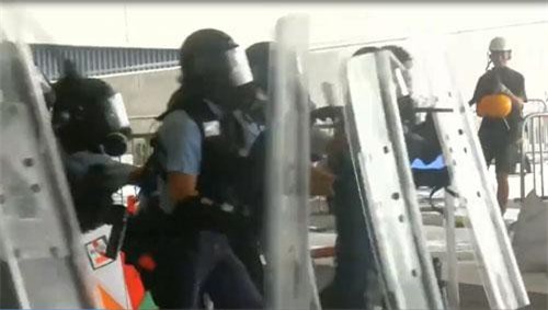 CLIP: Xung đột dữ dội giữa cảnh sát Hong Kong và người biểu tình