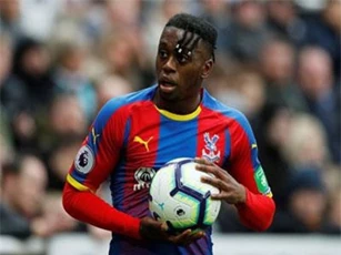 Wan-Bissaka nổi loạn để đến M.U