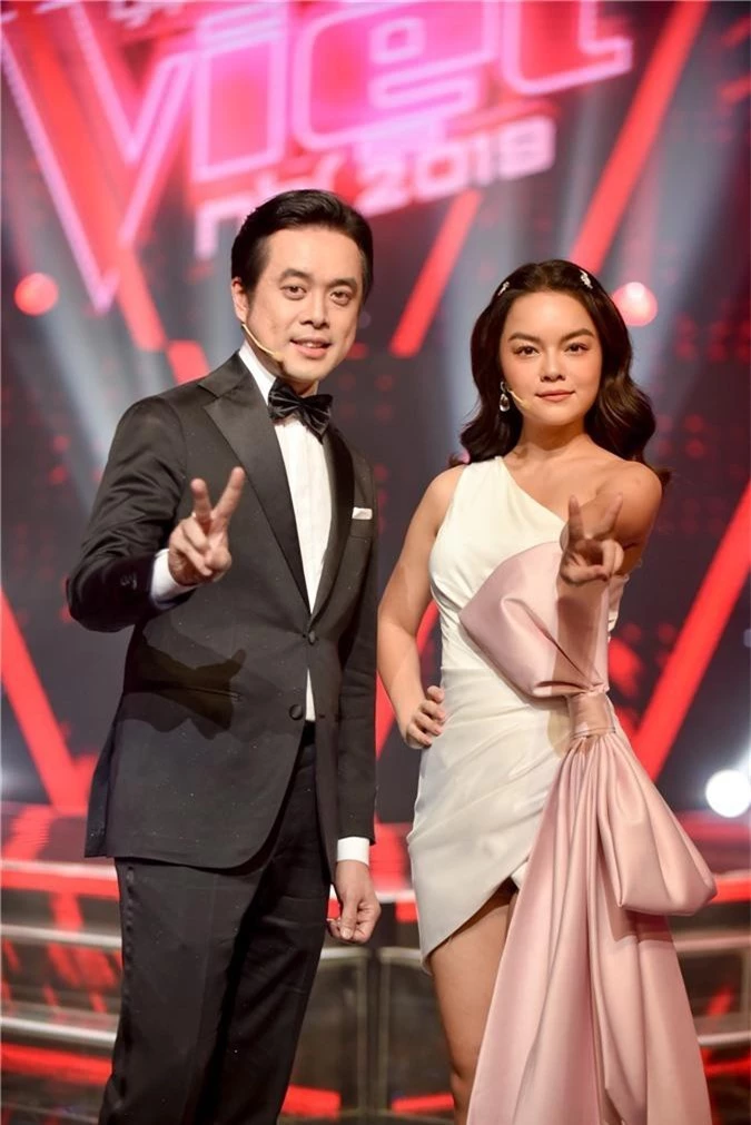 Vượt bão ồn ào ly hôn, Phạm Quỳnh Anh làm HLV The Voice Kids, ngồi ghế nóng cùng Dương Khắc Linh  - Ảnh 1.