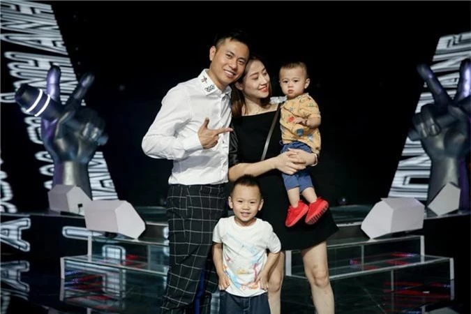 Vượt bão ồn ào ly hôn, Phạm Quỳnh Anh làm HLV The Voice Kids, ngồi ghế nóng cùng Dương Khắc Linh  - Ảnh 6.