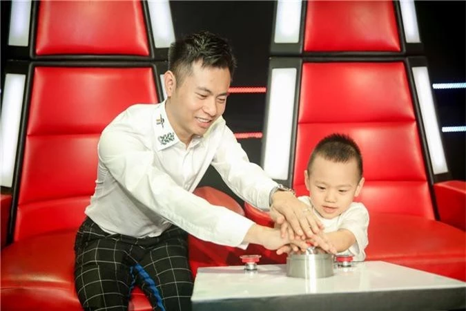 Vượt bão ồn ào ly hôn, Phạm Quỳnh Anh làm HLV The Voice Kids, ngồi ghế nóng cùng Dương Khắc Linh  - Ảnh 7.