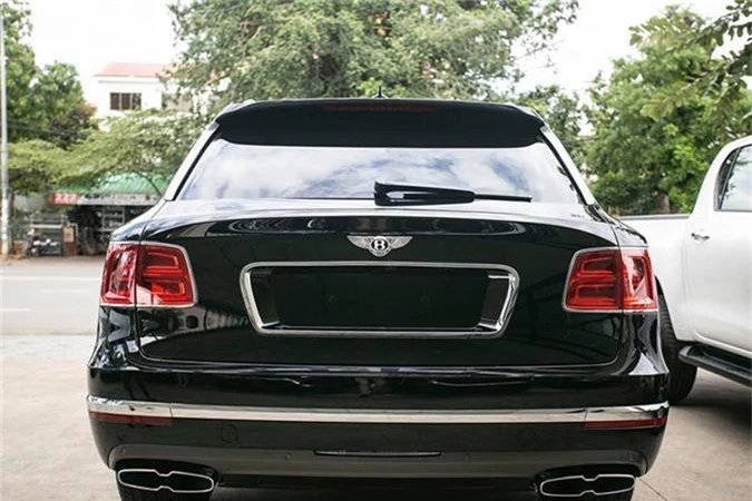SUV Bentley Bentayga V8 trieu do ve nha dai gia Sai Gon-Hinh-2