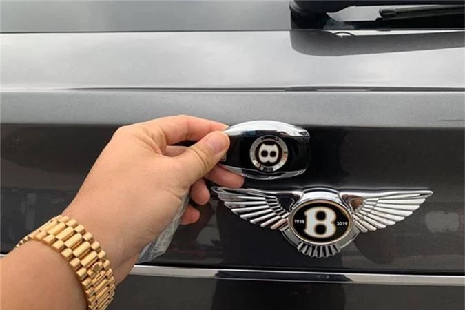 SUV Bentley Bentayga V8 trieu do ve nha dai gia Sai Gon-Hinh-7