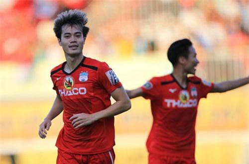 Văn Toàn giành giải cầu thủ xuất sắc nhất tháng 5