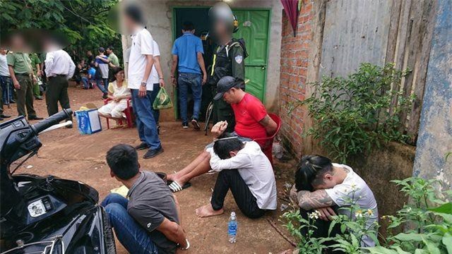 Đắk Lắk: Công an ập vào 5 tụ điểm, bắt hàng chục đối tượng mua bán ma túy