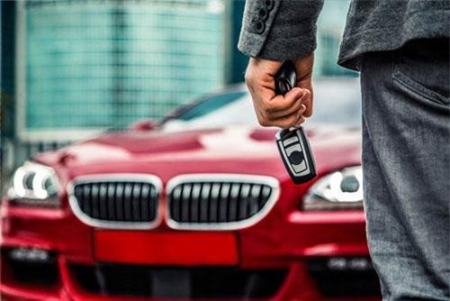 Kỳ quặc trộm lái xe siêu sang chỉ để... ăn trộm gà vịt